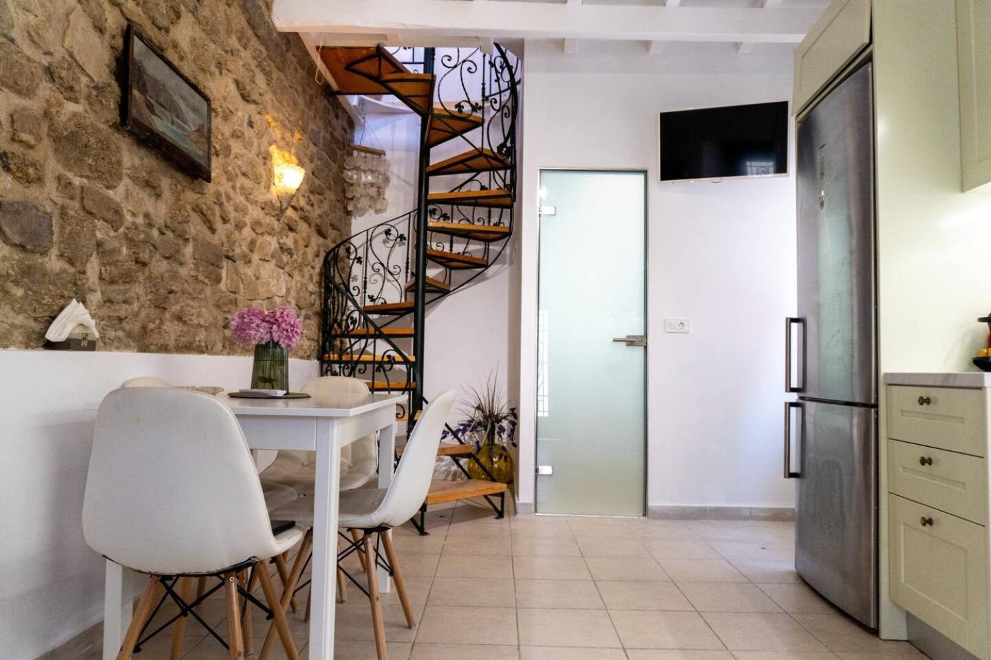 Nina'S Traditional House By Estia Valanio Exterior foto